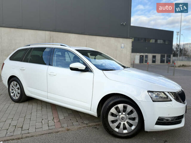 Белый Шкода Октавия, объемом двигателя 2 л и пробегом 319 тыс. км за 15500 $, фото 3 на Automoto.ua