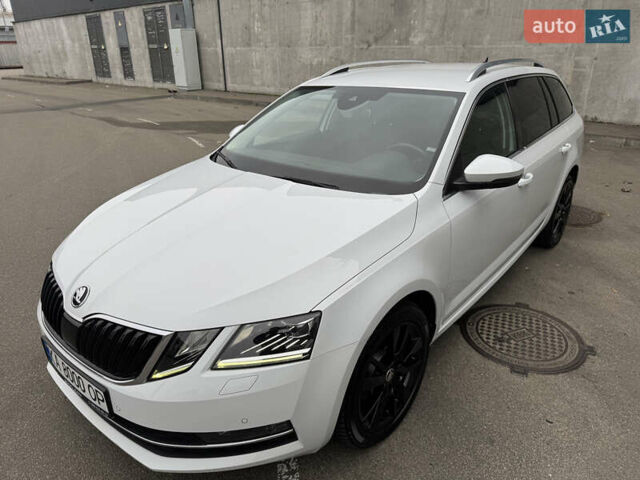 Белый Шкода Октавия, объемом двигателя 1.6 л и пробегом 196 тыс. км за 15499 $, фото 17 на Automoto.ua