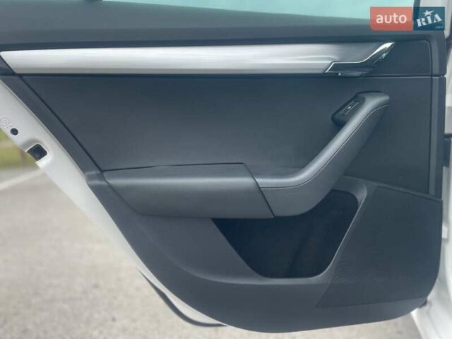 Білий Шкода Октавія, об'ємом двигуна 2 л та пробігом 218 тис. км за 13999 $, фото 42 на Automoto.ua