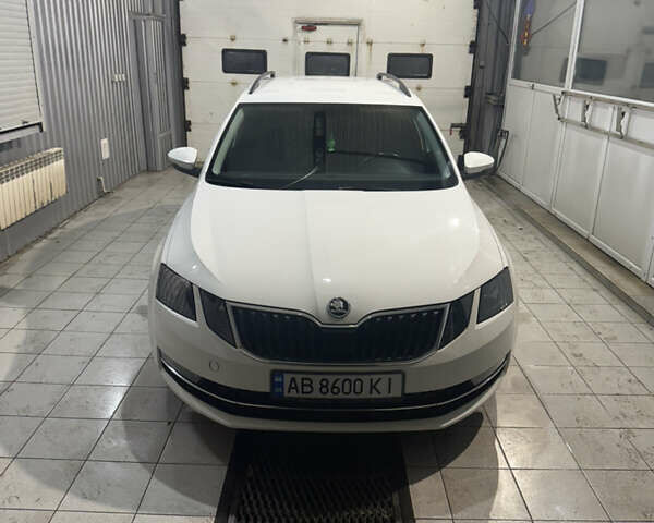 Белый Шкода Октавия, объемом двигателя 1.6 л и пробегом 210 тыс. км за 15500 $, фото 7 на Automoto.ua