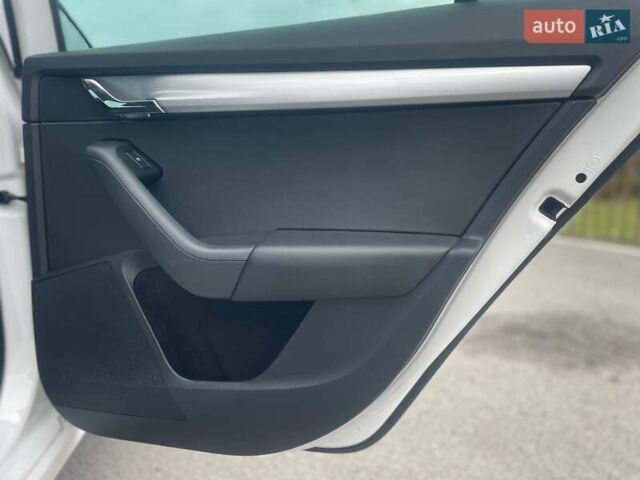 Білий Шкода Октавія, об'ємом двигуна 2 л та пробігом 218 тис. км за 13999 $, фото 40 на Automoto.ua