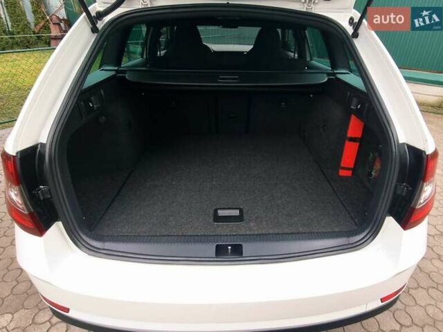 Белый Шкода Октавия, объемом двигателя 2 л и пробегом 250 тыс. км за 17950 $, фото 20 на Automoto.ua