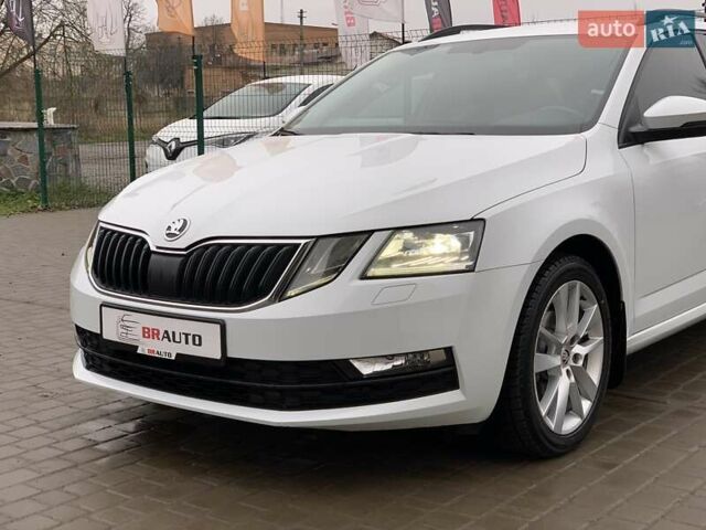 Білий Шкода Октавія, об'ємом двигуна 1.6 л та пробігом 202 тис. км за 16655 $, фото 3 на Automoto.ua