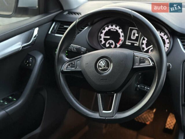 Белый Шкода Октавия, объемом двигателя 2 л и пробегом 257 тыс. км за 14000 $, фото 16 на Automoto.ua