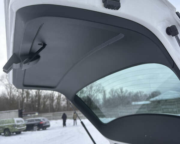 Білий Шкода Октавія, об'ємом двигуна 2.01 л та пробігом 235 тис. км за 14000 $, фото 17 на Automoto.ua