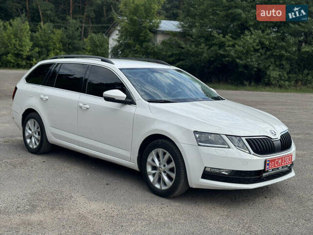 Белый Шкода Октавия, объемом двигателя 2 л и пробегом 230 тыс. км за 16900 $, фото 2 на Automoto.ua