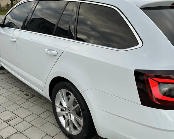 Шкода Октавия 2019 в Виноградове на Automoto.ua Белый Шкода Октавия, объемом двигателя 1.98 л и пробегом 224 тыс. км за 17800 $, фото 2 на Automoto.ua