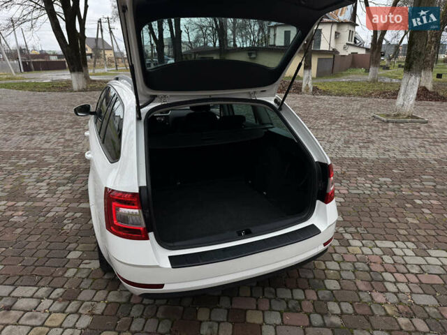 Белый Шкода Октавия, объемом двигателя 2 л и пробегом 197 тыс. км за 14200 $, фото 24 на Automoto.ua