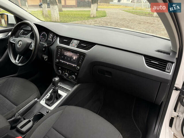 Белый Шкода Октавия, объемом двигателя 2 л и пробегом 197 тыс. км за 14200 $, фото 32 на Automoto.ua