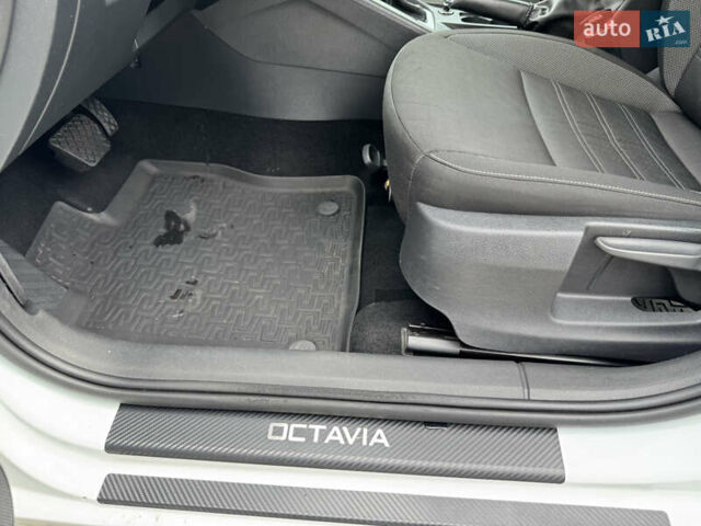 Шкода Октавія 2019 у Ирпене на Automoto.ua Білий Шкода Октавія, об'ємом двигуна 2 л та пробігом 280 тис. км за 14800 $, фото 34 на Automoto.ua