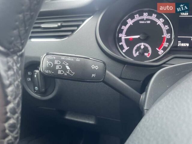 Білий Шкода Октавія, об'ємом двигуна 2 л та пробігом 218 тис. км за 13999 $, фото 59 на Automoto.ua