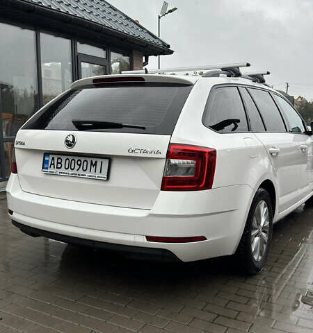 Белый Шкода Октавия, объемом двигателя 1.6 л и пробегом 262 тыс. км за 15500 $, фото 3 на Automoto.ua