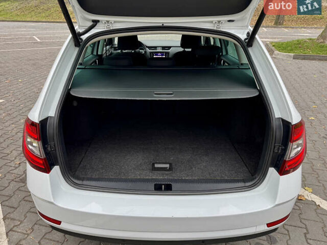 Белый Шкода Октавия, объемом двигателя 1.6 л и пробегом 196 тыс. км за 15499 $, фото 27 на Automoto.ua