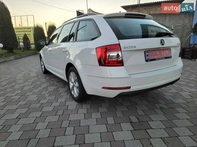 Белый Шкода Октавия, объемом двигателя 1.6 л и пробегом 218 тыс. км за 13500 $, фото 10 на Automoto.ua