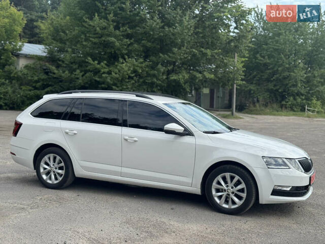 Белый Шкода Октавия, объемом двигателя 2 л и пробегом 230 тыс. км за 16900 $, фото 3 на Automoto.ua