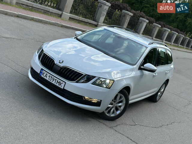 Белый Шкода Октавия, объемом двигателя 1.6 л и пробегом 200 тыс. км за 13500 $, фото 3 на Automoto.ua