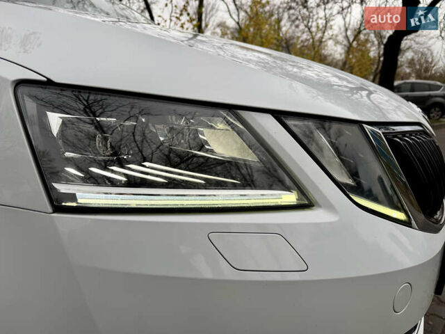 Белый Шкода Октавия, объемом двигателя 1.6 л и пробегом 196 тыс. км за 15499 $, фото 18 на Automoto.ua