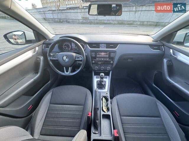 Белый Шкода Октавия, объемом двигателя 1.6 л и пробегом 196 тыс. км за 14300 $, фото 10 на Automoto.ua