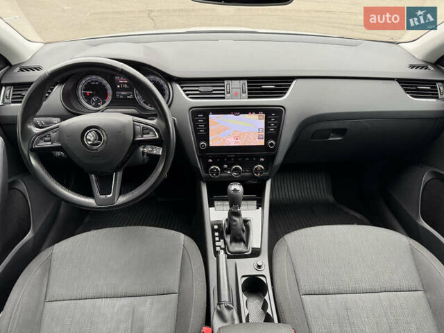 Белый Шкода Октавия, объемом двигателя 1.6 л и пробегом 196 тыс. км за 15499 $, фото 61 на Automoto.ua