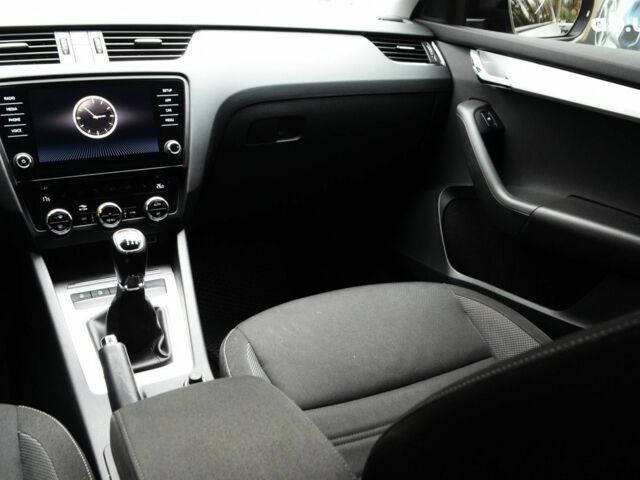 Білий Шкода Октавія, об'ємом двигуна 0 л та пробігом 155 тис. км за 14950 $, фото 10 на Automoto.ua