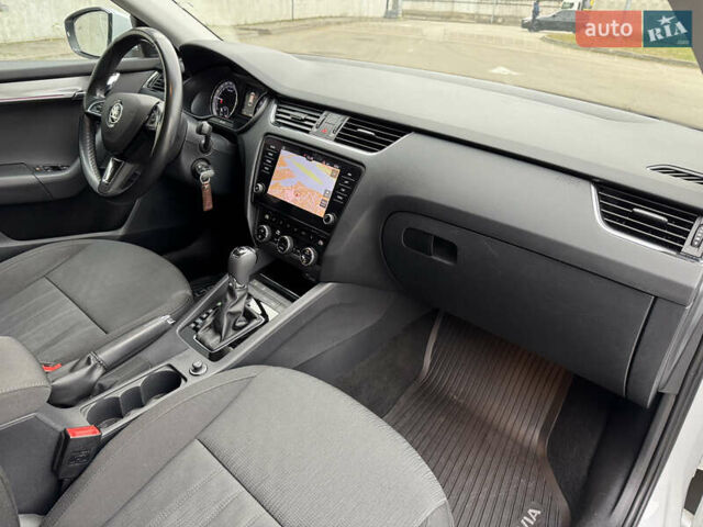 Белый Шкода Октавия, объемом двигателя 1.6 л и пробегом 196 тыс. км за 15499 $, фото 52 на Automoto.ua