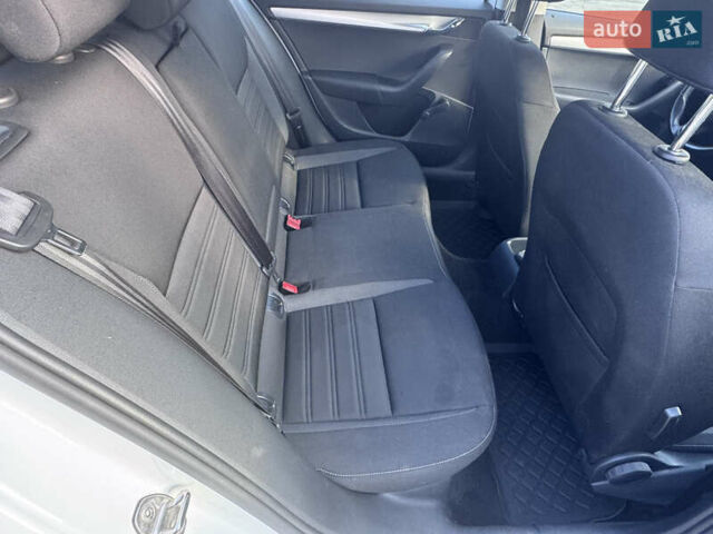 Белый Шкода Октавия, объемом двигателя 1.6 л и пробегом 196 тыс. км за 14300 $, фото 8 на Automoto.ua