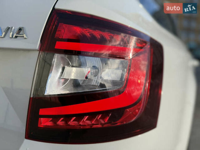 Белый Шкода Октавия, объемом двигателя 2 л и пробегом 319 тыс. км за 15500 $, фото 13 на Automoto.ua