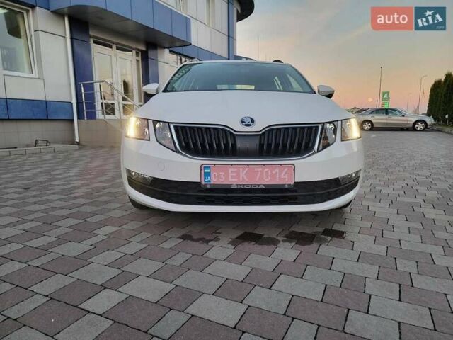Білий Шкода Октавія, об'ємом двигуна 1.6 л та пробігом 218 тис. км за 13500 $, фото 3 на Automoto.ua