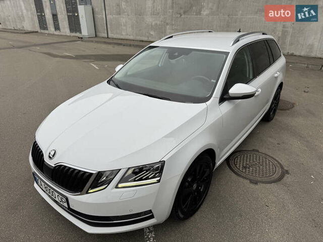 Белый Шкода Октавия, объемом двигателя 1.6 л и пробегом 196 тыс. км за 15499 $, фото 16 на Automoto.ua