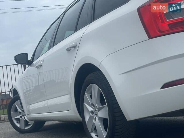 Білий Шкода Октавія, об'ємом двигуна 2 л та пробігом 218 тис. км за 13999 $, фото 31 на Automoto.ua