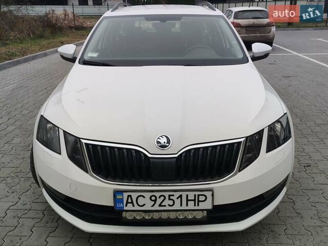 Білий Шкода Октавія, об'ємом двигуна 1.97 л та пробігом 198 тис. км за 14750 $, фото 3 на Automoto.ua