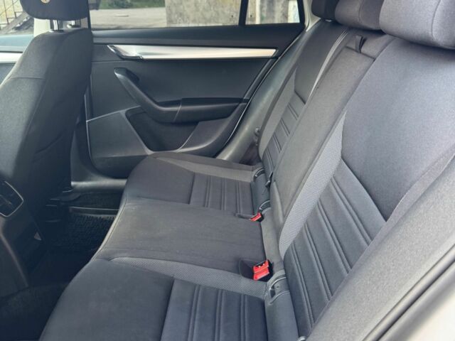 Білий Шкода Октавія, об'ємом двигуна 1.6 л та пробігом 278 тис. км за 11499 $, фото 19 на Automoto.ua