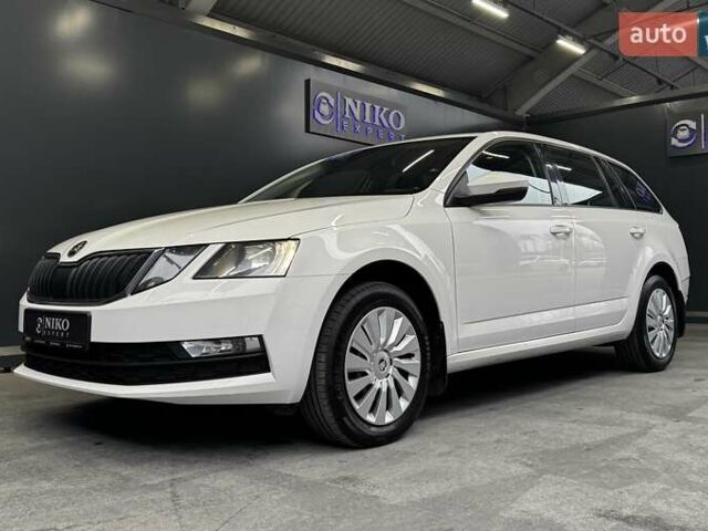 Белый Шкода Октавия, объемом двигателя 1.97 л и пробегом 148 тыс. км за 18300 $, фото 5 на Automoto.ua