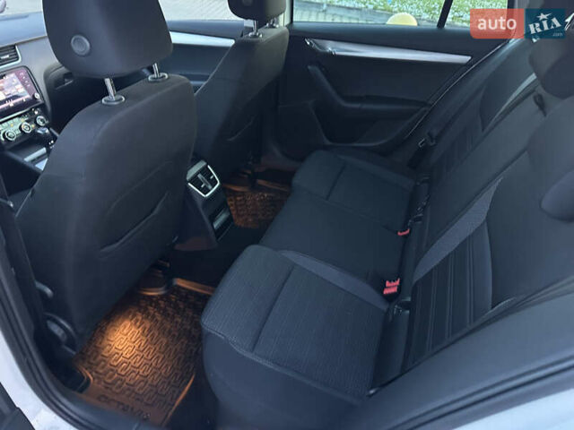 Білий Шкода Октавія, об'ємом двигуна 2 л та пробігом 217 тис. км за 14499 $, фото 25 на Automoto.ua