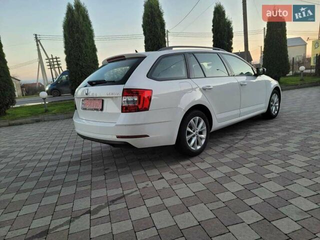 Білий Шкода Октавія, об'ємом двигуна 1.6 л та пробігом 218 тис. км за 13500 $, фото 12 на Automoto.ua