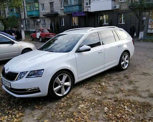 Белый Шкода Октавия, объемом двигателя 1.97 л и пробегом 193 тыс. км за 18000 $, фото 3 на Automoto.ua