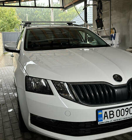 Белый Шкода Октавия, объемом двигателя 1.6 л и пробегом 262 тыс. км за 15500 $, фото 9 на Automoto.ua