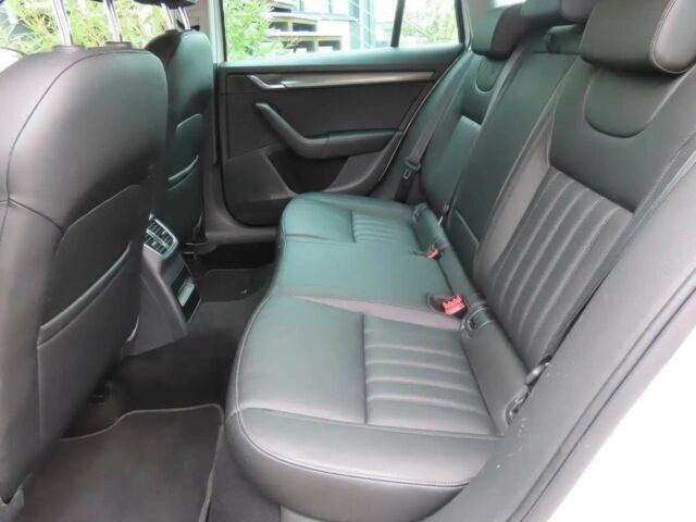 Білий Шкода Октавія, об'ємом двигуна 1.5 л та пробігом 39 тис. км за 6700 $, фото 11 на Automoto.ua