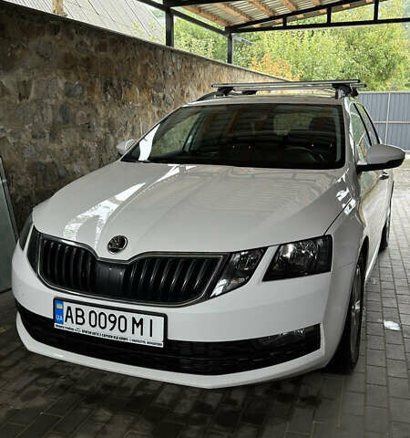 Белый Шкода Октавия, объемом двигателя 1.6 л и пробегом 262 тыс. км за 15500 $, фото 6 на Automoto.ua