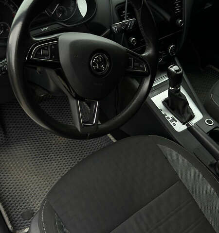 Белый Шкода Октавия, объемом двигателя 1.6 л и пробегом 262 тыс. км за 15500 $, фото 15 на Automoto.ua