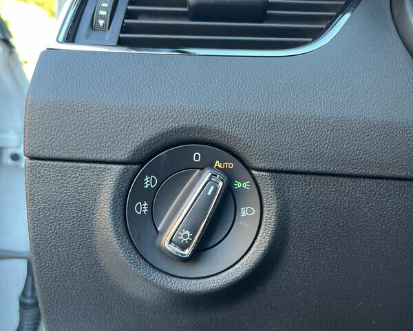 Шкода Октавія 2019 у Мукачеве на Automoto.ua Білий Шкода Октавія, об'ємом двигуна 2 л та пробігом 238 тис. км за 17400 $, фото 41 на Automoto.ua