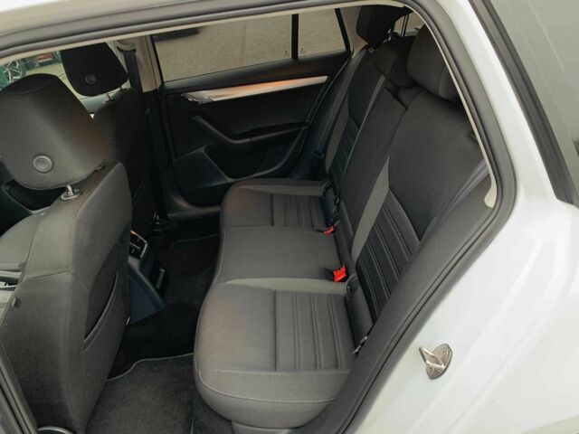 Білий Шкода Октавія, об'ємом двигуна 1.6 л та пробігом 202 тис. км за 16655 $, фото 12 на Automoto.ua