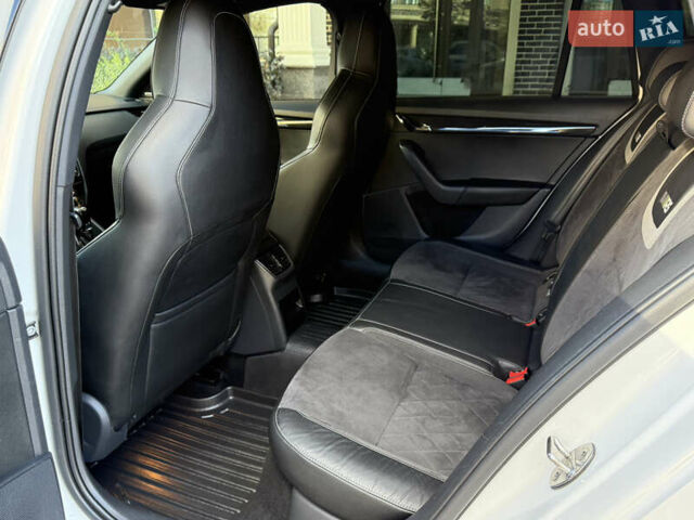 Белый Шкода Октавия, объемом двигателя 1.97 л и пробегом 287 тыс. км за 19999 $, фото 13 на Automoto.ua