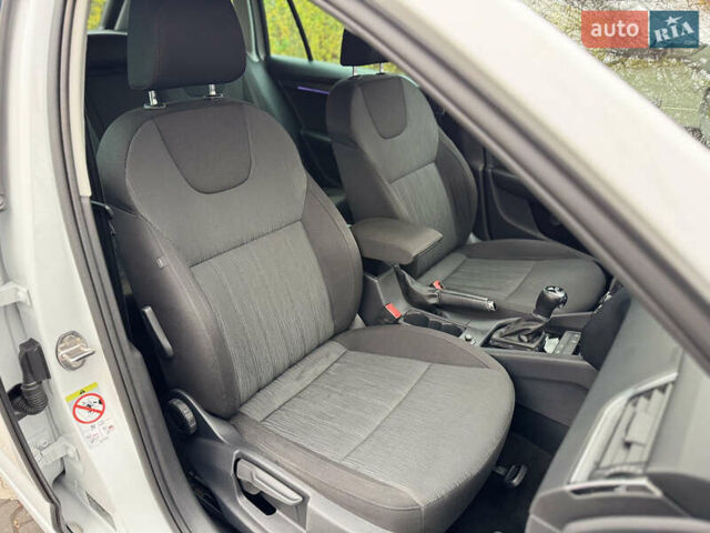 Белый Шкода Октавия, объемом двигателя 1.6 л и пробегом 196 тыс. км за 15499 $, фото 46 на Automoto.ua