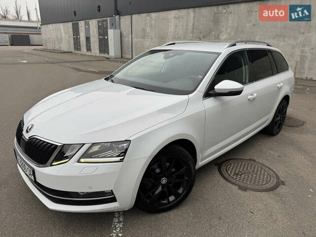 Белый Шкода Октавия, объемом двигателя 1.6 л и пробегом 196 тыс. км за 15499 $, фото 5 на Automoto.ua