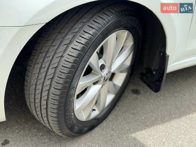 Шкода Октавія 2019 у Ирпене на Automoto.ua Білий Шкода Октавія, об'ємом двигуна 2 л та пробігом 280 тис. км за 14800 $, фото 40 на Automoto.ua