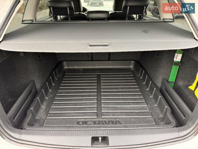 Білий Шкода Октавія, об'ємом двигуна 2 л та пробігом 209 тис. км за 16500 $, фото 5 на Automoto.ua