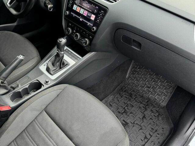 Білий Шкода Октавія, об'ємом двигуна 2 л та пробігом 280 тис. км за 12300 $, фото 20 на Automoto.ua