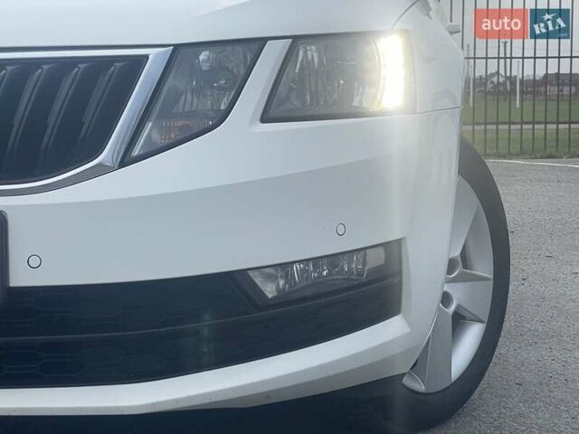 Білий Шкода Октавія, об'ємом двигуна 2 л та пробігом 218 тис. км за 13999 $, фото 18 на Automoto.ua
