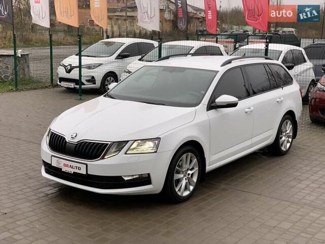 Білий Шкода Октавія, об'ємом двигуна 1.6 л та пробігом 202 тис. км за 16655 $, фото 1 на Automoto.ua